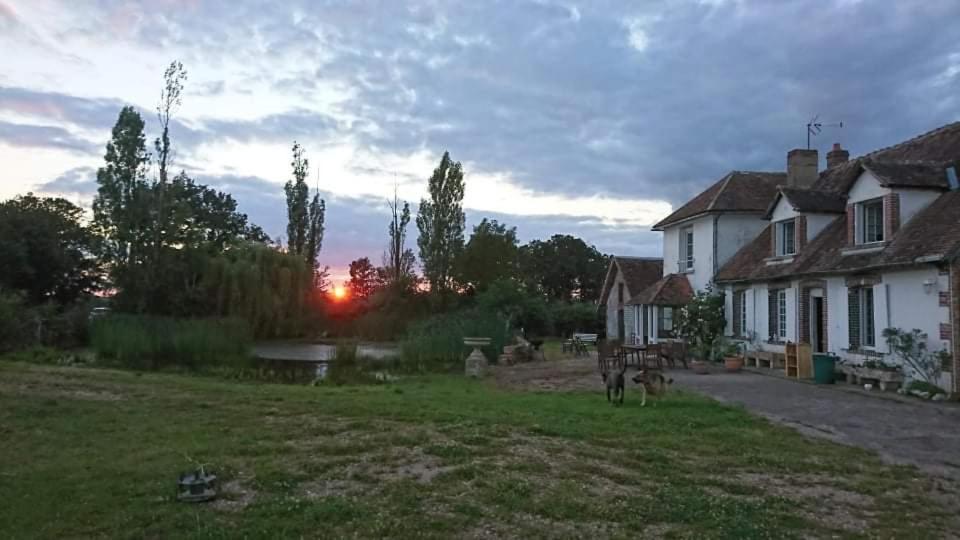 Chambre à La Ferme Saint-Martin-des-Champs  Extérieur photo